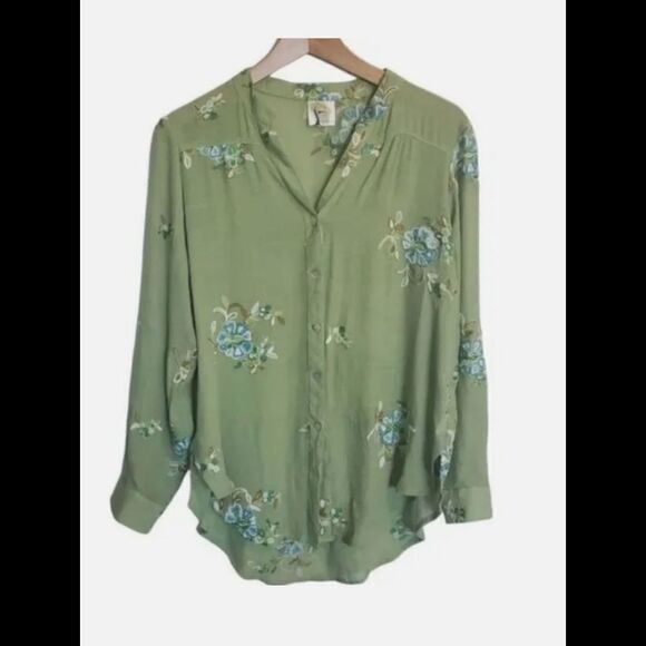 Fig & Flower Green Floral Embroidered 1x Rolled Sleeve Button Front Blouse. - Picture 1 of 9